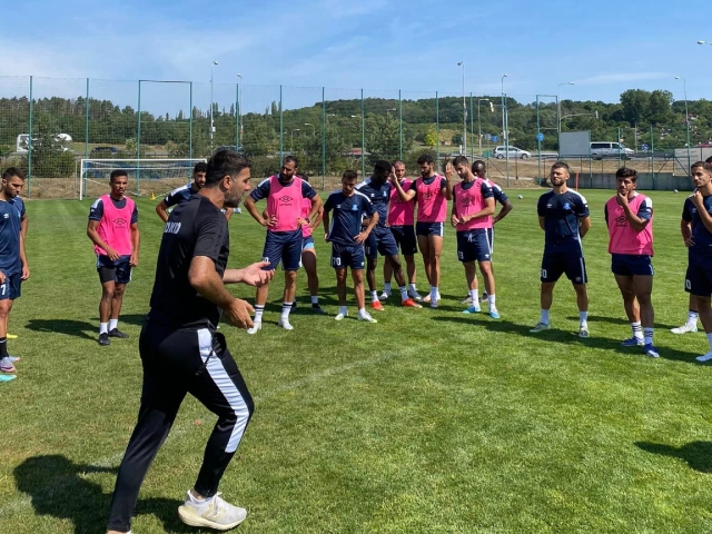 שחקני עכו במחנה האימונים (מדיה הפועל עכו)